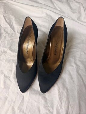 Vintage 1980’s Yves Saint Laurent Black Pointed Toe Pumps